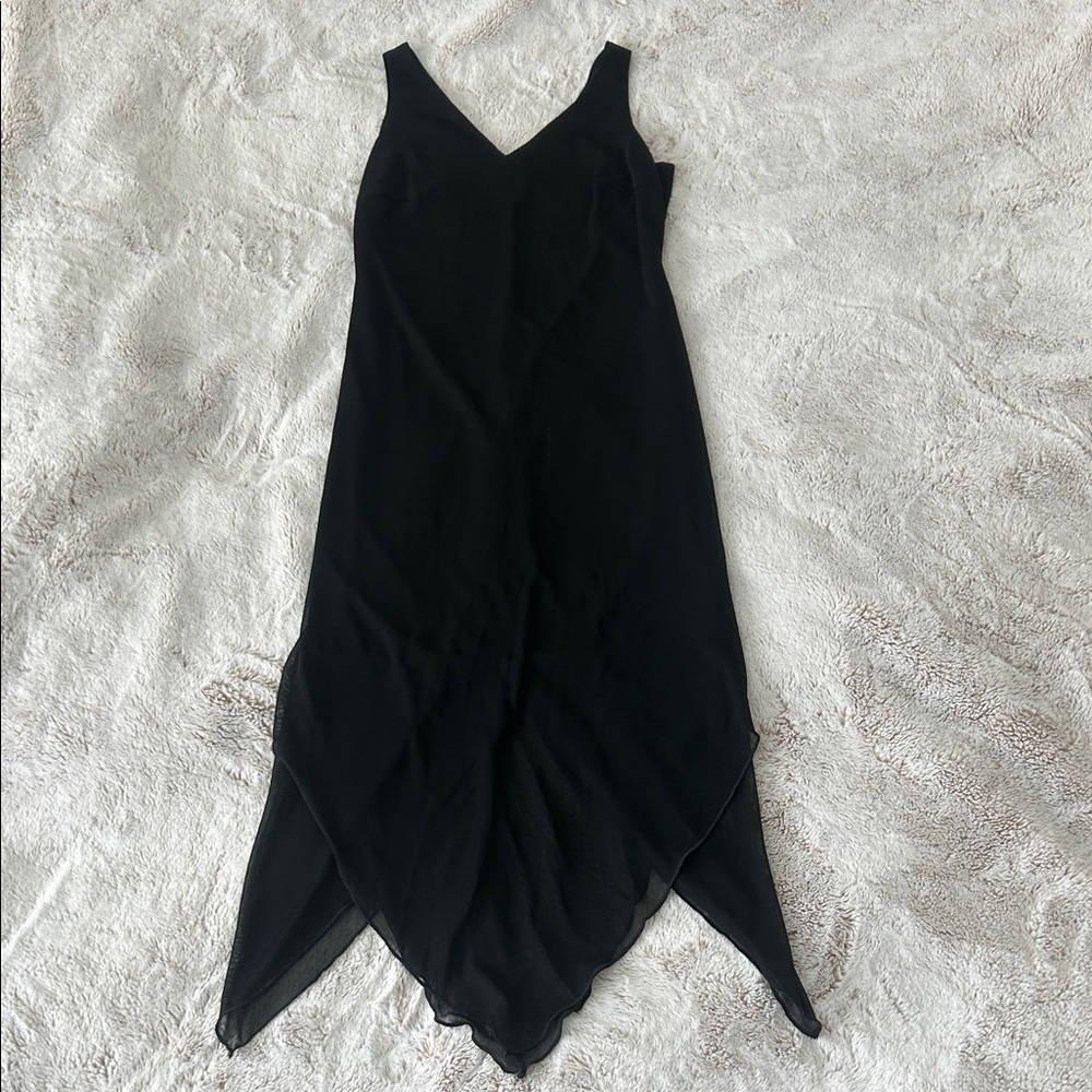 Black sleeveless dress